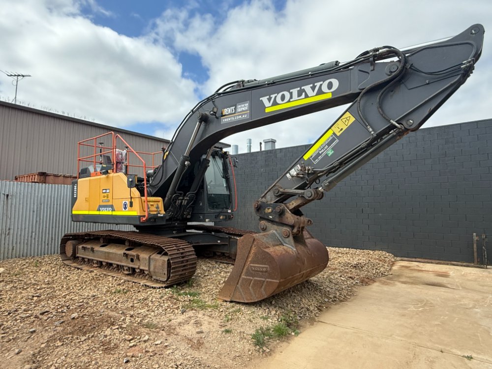 EC220EL - Used Equipment