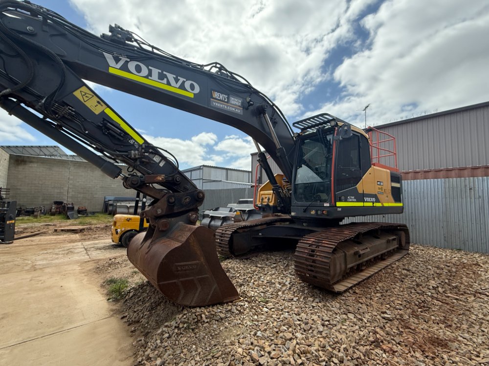 EC220EL - Used Equipment