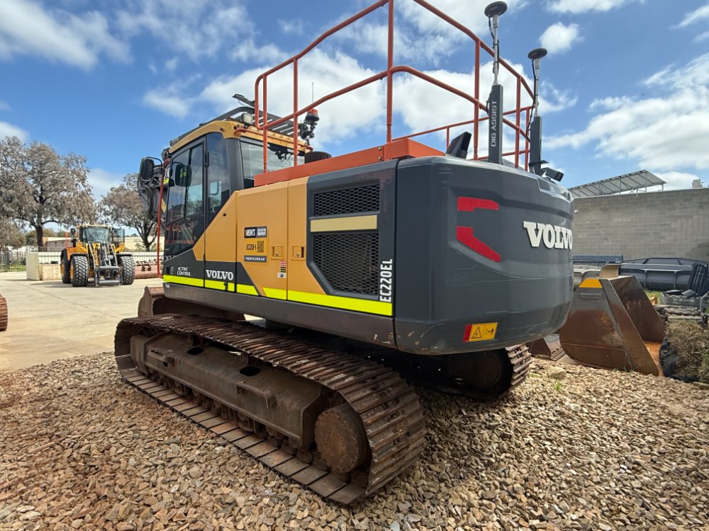 EC220EL - Used Equipment