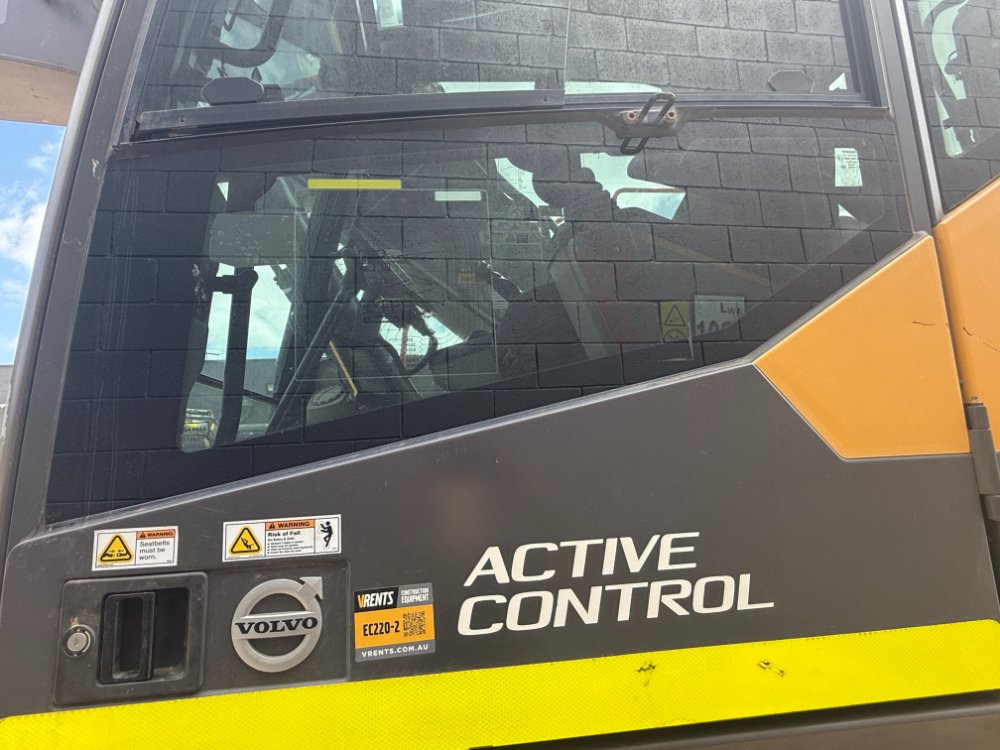 EC220EL - Used Equipment