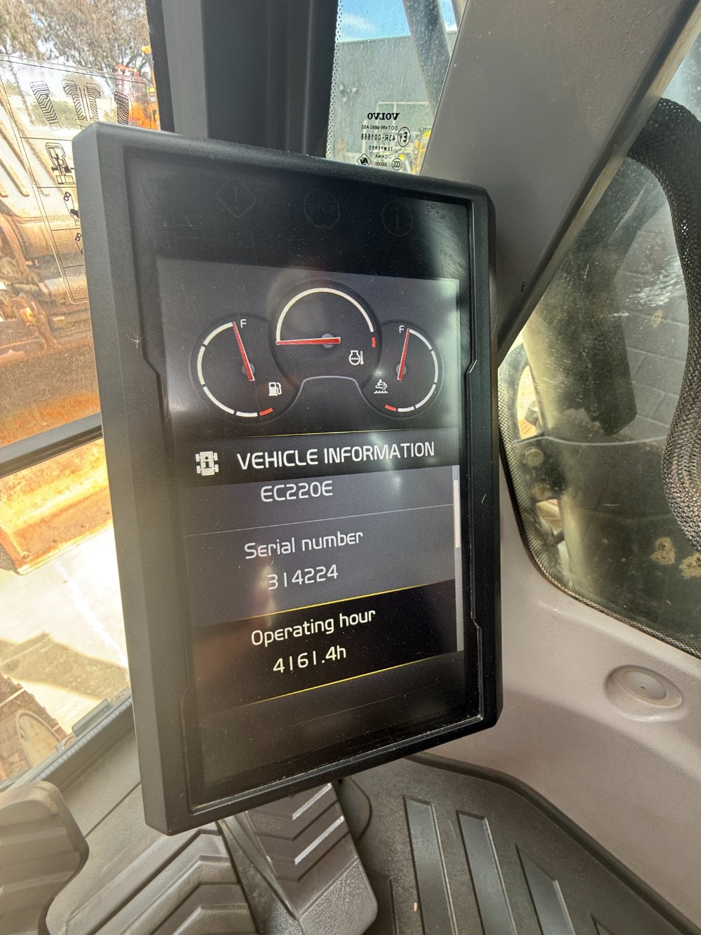 EC220EL - Used Equipment