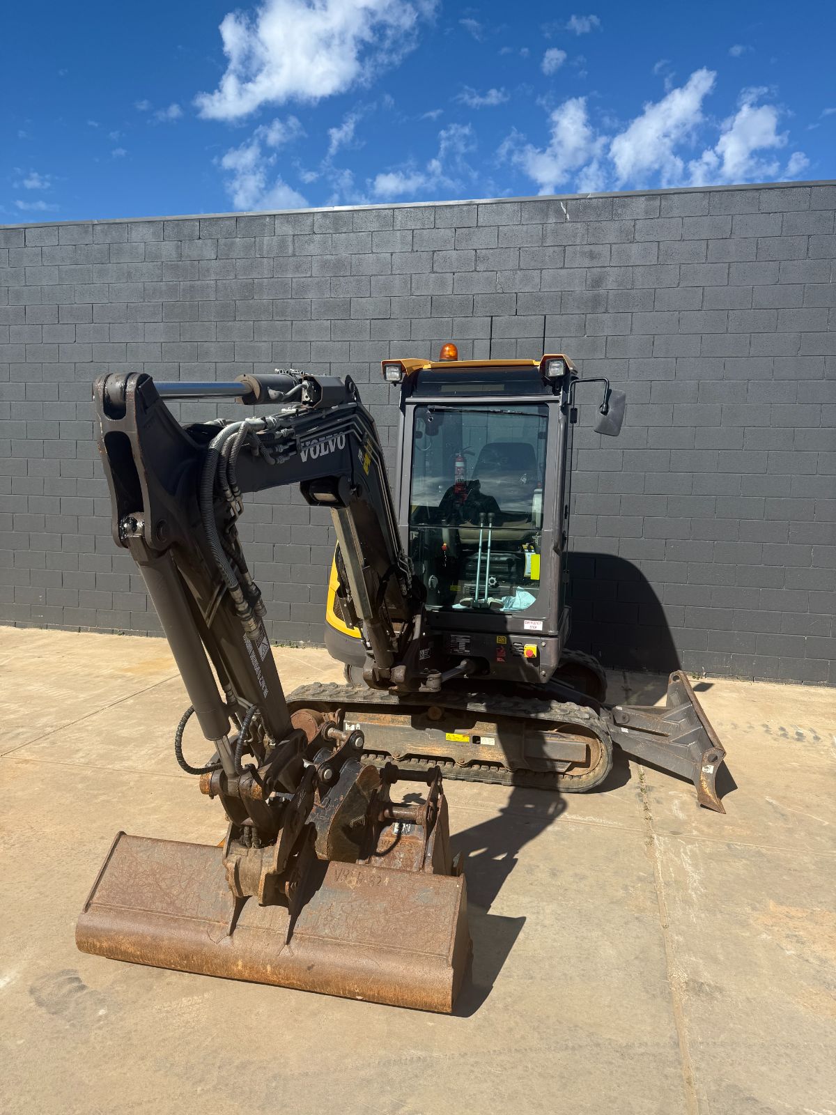 ECR35D - Used Equipment